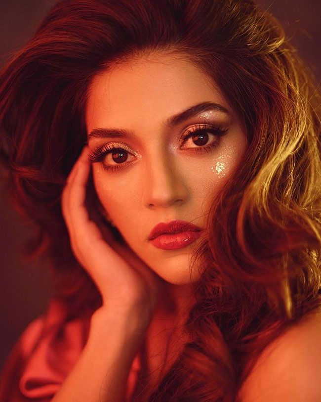 Staggering Poses Of Mehreen